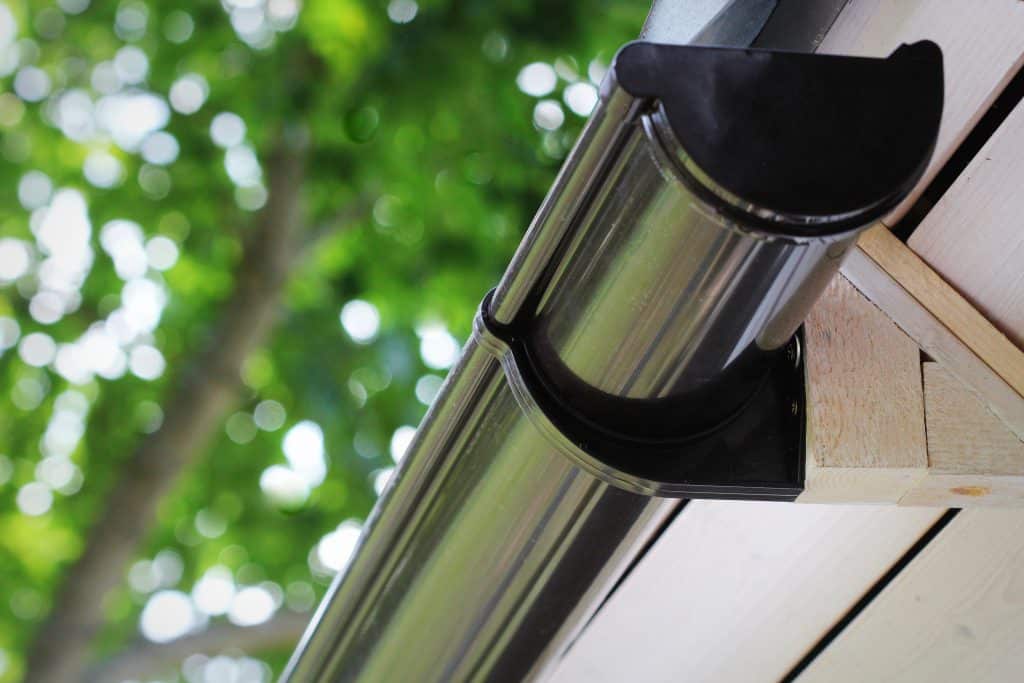 Gouttières- rain gutter pipeline system installation roofing construction rain gutter system