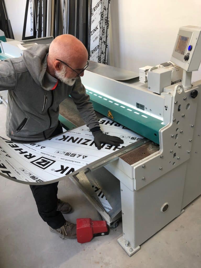 Photo d'un artisan entreprise Briant réalisant un Façonnage